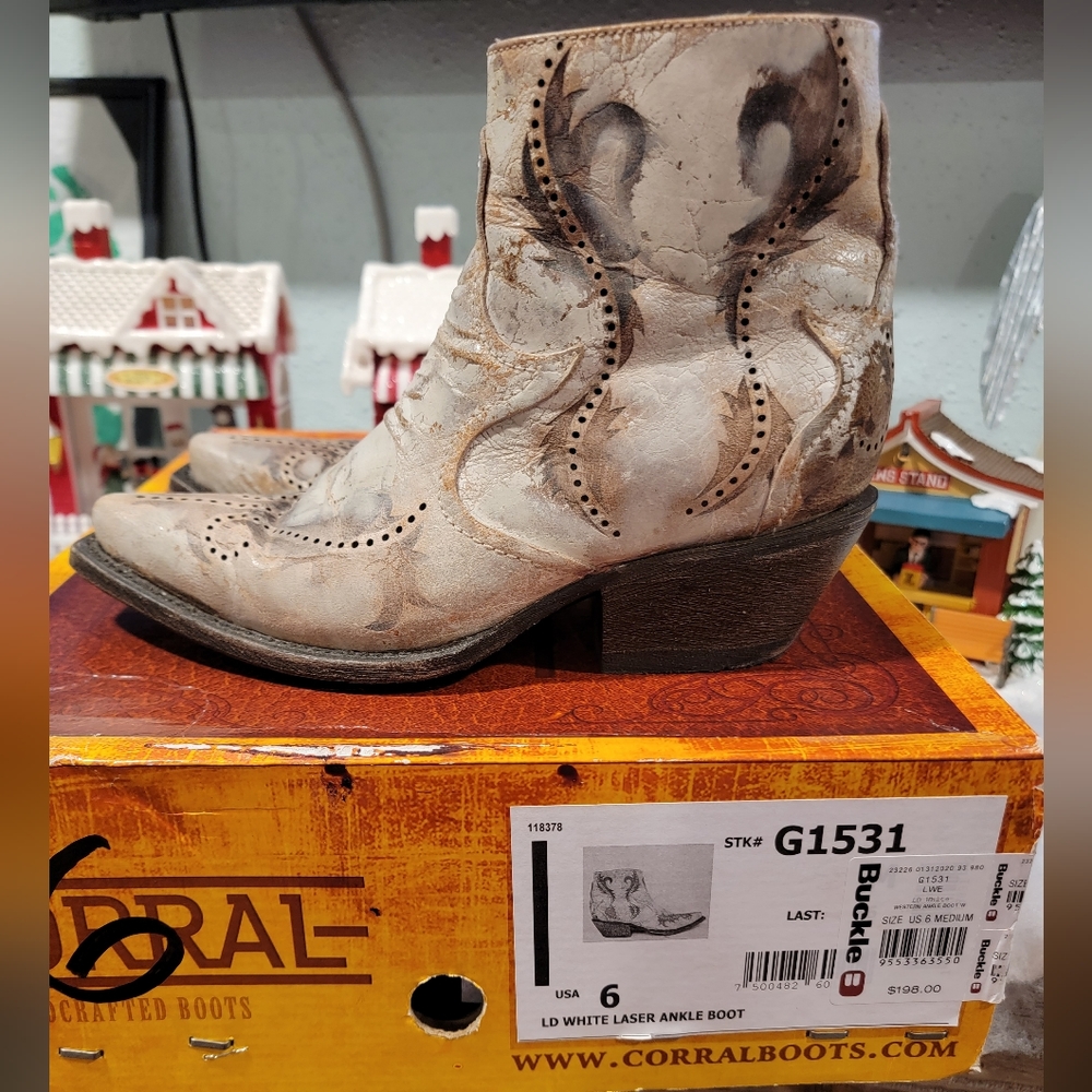 Corral boots